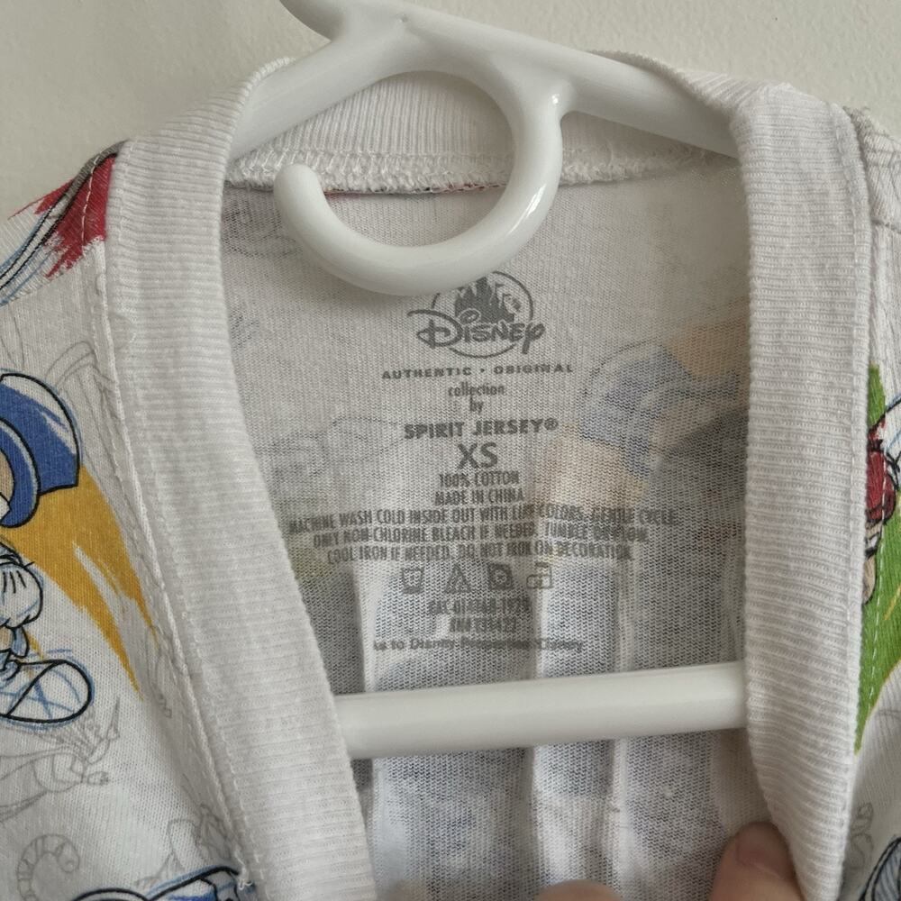 Walt Disney World Ink and Paint Spirit Jersey Size XS Mickey Dumbo Peter Pan - Picture 4 of 6